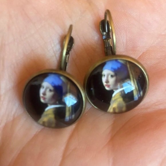 Vintage Earrings  Based on the painting “Girl With A Pearl Earring” - Picture 3 of 4